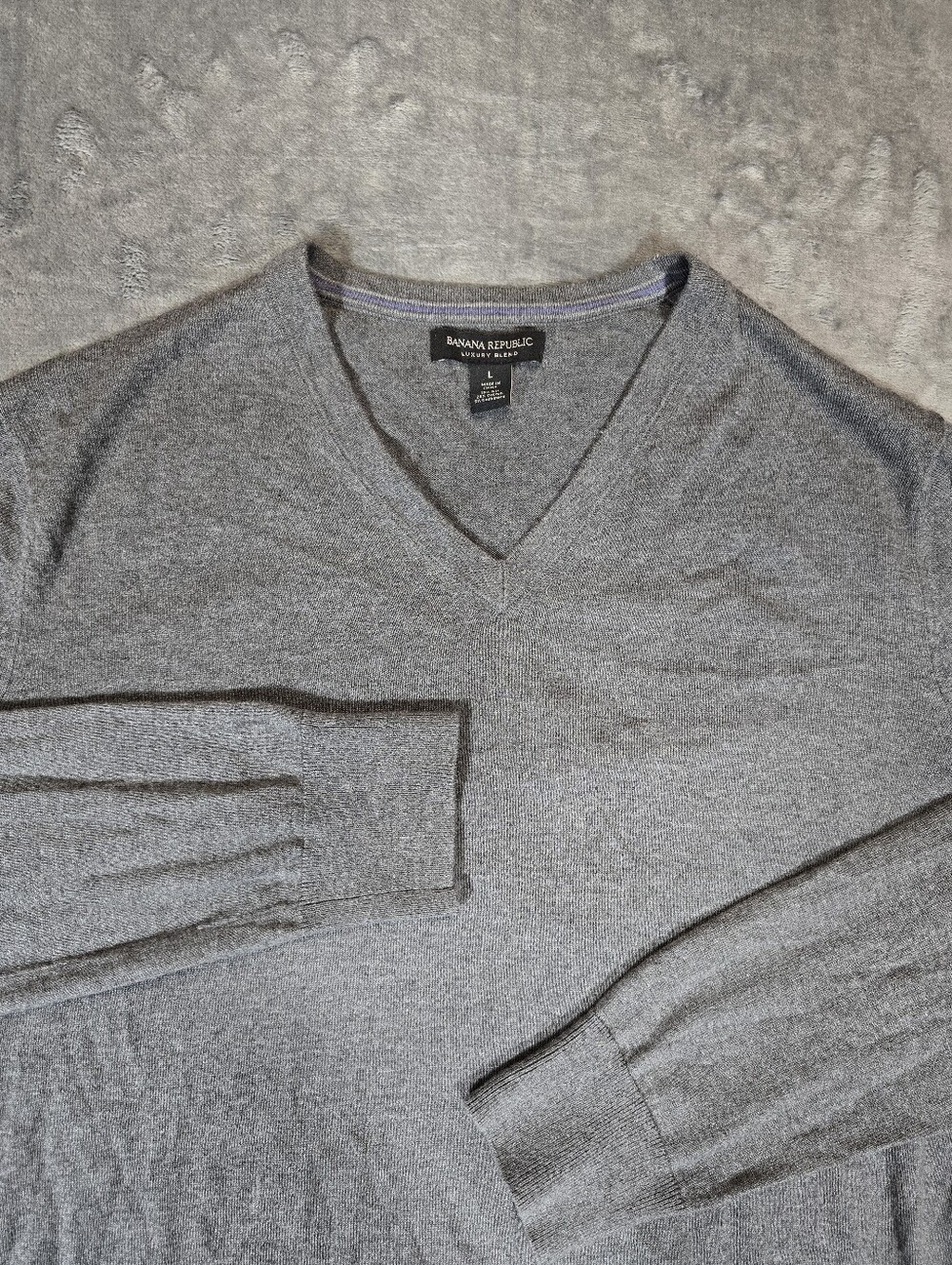 Banana Republic Luxury Blend V Neck Pullover Size Large Silk Cashmere Blend